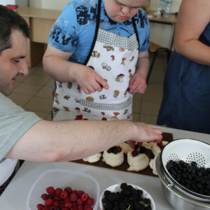 Przygotowanie mini bezów Pavlova